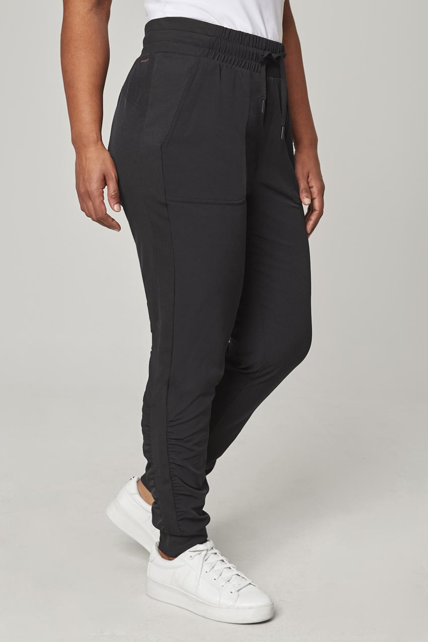Women’s Woven Ruched Pant