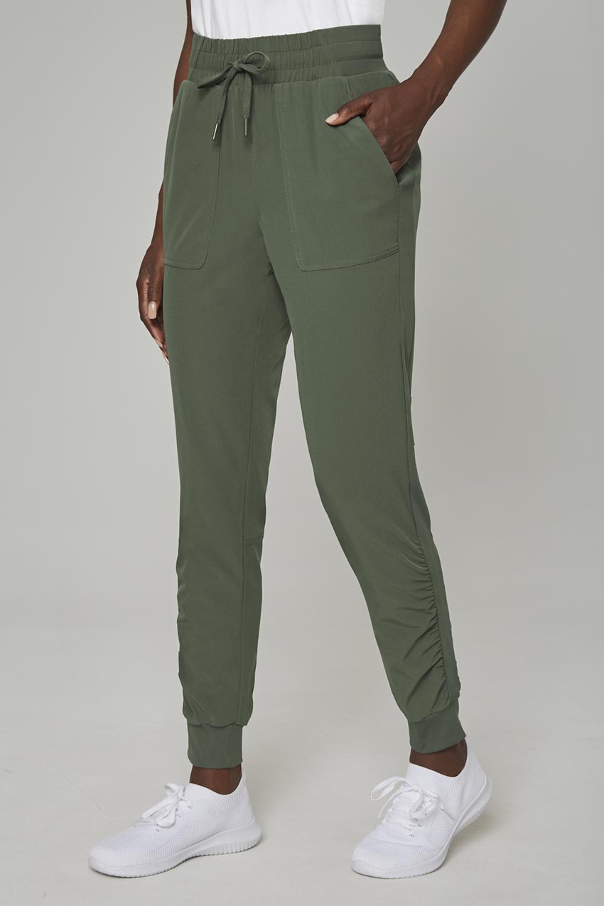Women’s Woven Ruched Pant