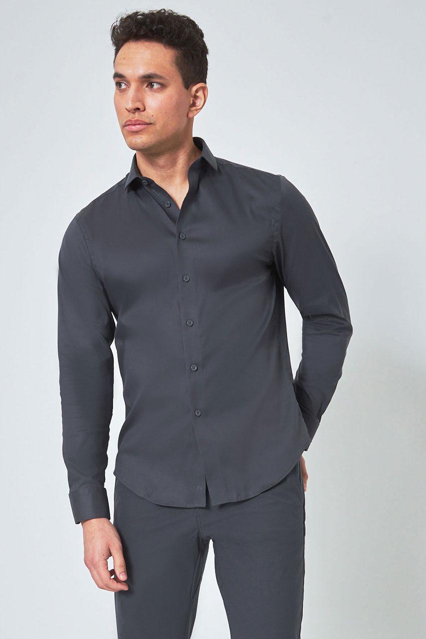 Modern Ambition Strategize PerformLuxe Cotton Nylon Twill Standard-Fit Shirt in Charcoal