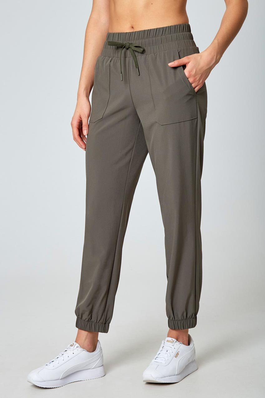 Mondetta Ladies Woven Pant in Olive